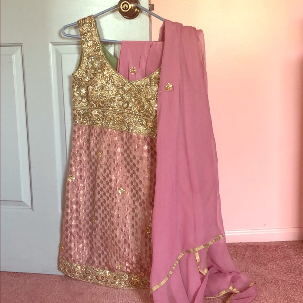 Beautiful pink Indian 3 piece outfit!